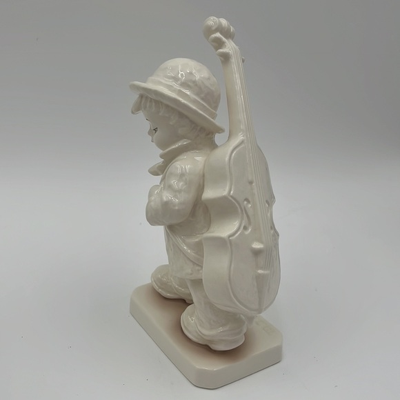 M.J.Hummel Expressions of Youth #164 “ Little Cellist”
Hum 89/11 - Picture 6 of 12